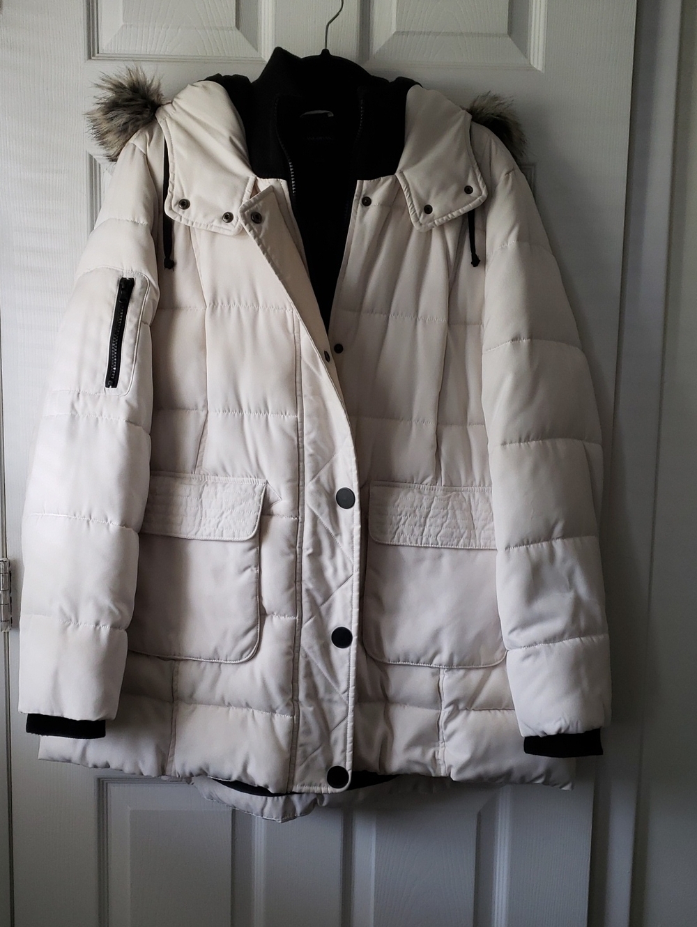 Women's White Quilted Puffer Coat with Faux Fur Hood